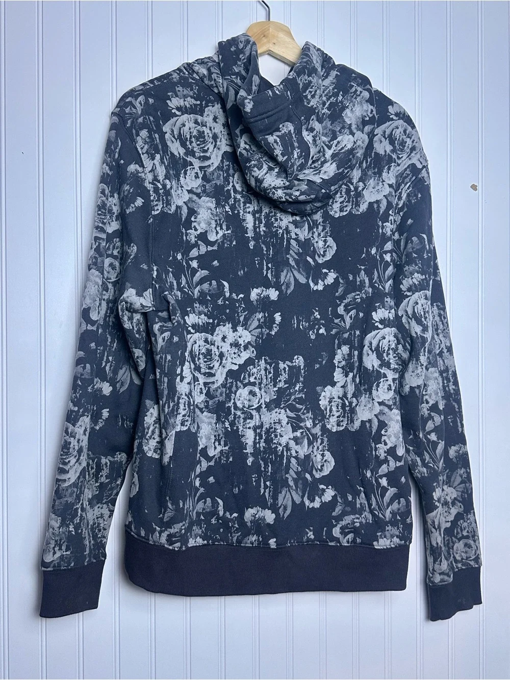 VRST Men's Classic Fleece Hoodie Monochromatic Floral Grey grey and black Medium - Picture 8 of 11